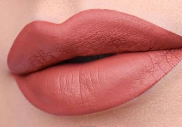 Tak Perlu Lagi Insecure Karena Bibir Gelap, Ini Tips Memakai Lipstik Agar Terlihat Cerah