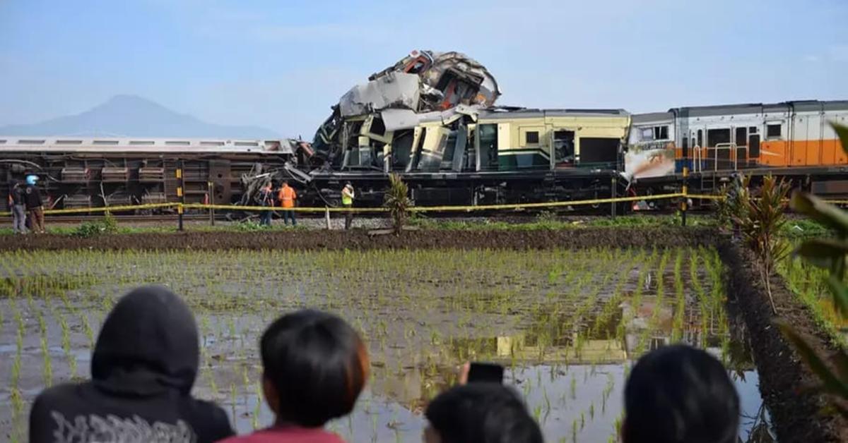 Kesaksian Penumpang KA Bandung Raya, Ada Keanehan Sebelum Tabrakan Kereta Terjadi