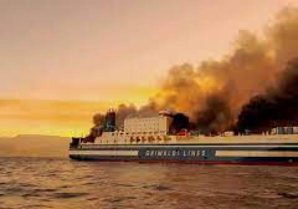 Kapal Feri Angkut 292 Orang Terbakar di Tengah Laut, 11 Penumpang Hilang