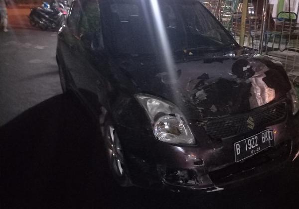 Diduga Salah Injak Pedal Gas, Lansia Bawa Suzuki Swift Tabrak 5 Gerobak Pedagang Kaki Lima