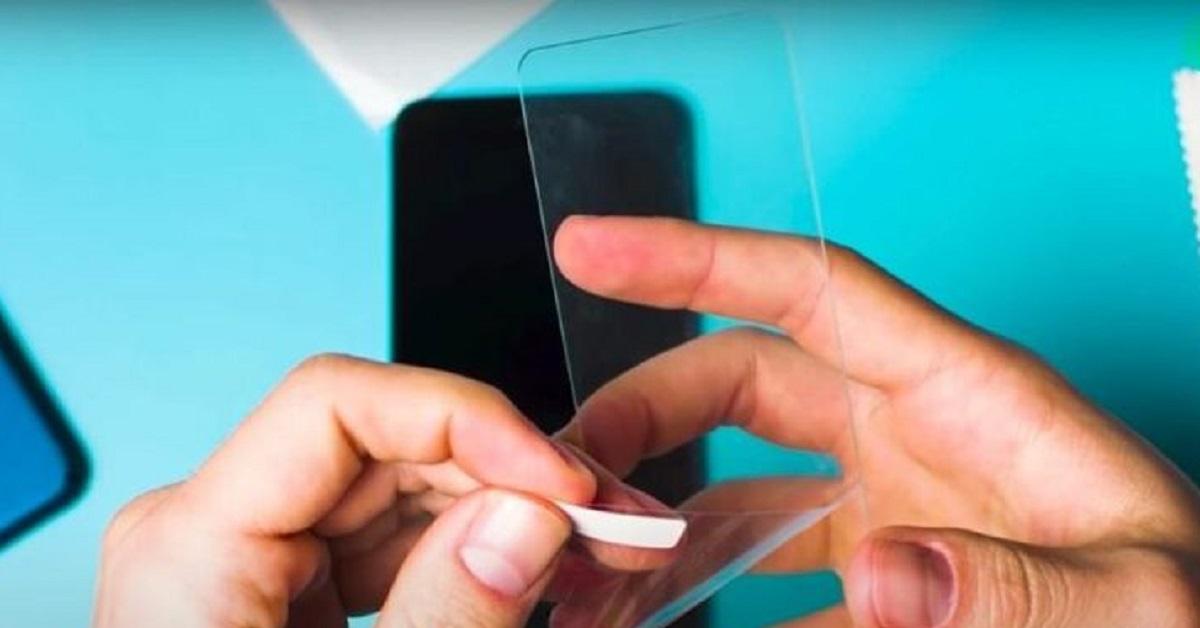 Cara Pasang Anti Gores di Semua Smartphone, Ternyata Bisa Dilakukan Sendiri dan Gampang Banget!