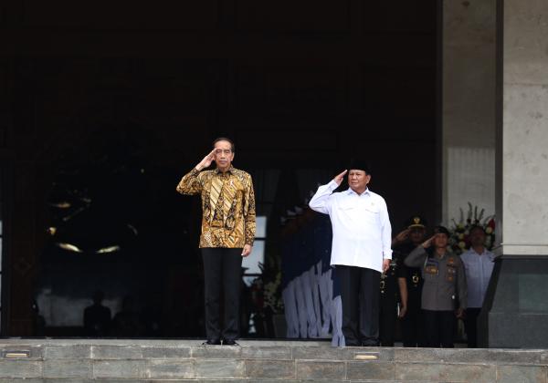 Prabowo Subianto Menerima Kenaikan Pangkat Jenderal Bintang Empat dari Jokowi