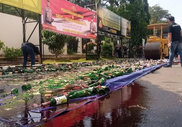 9.907 Minuman Keras dan 23.598 Butir Obat Obatan Terlarang Dimusnahkan Polres Metro Bekasi