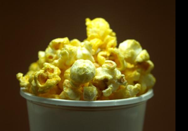 Makan Popcorn Bikin Gemuk Gak? Eits, Jangan Salah!
