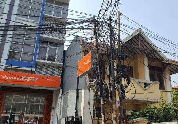 Kabel Semrawut di Kota Bekasi Bahayakan Warga, Begini Kondisinya