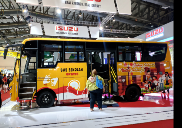 Menggunakan Elf NQR, Isuzu Hadirkan Bus Sekolah Ramah Bagi Difabel
