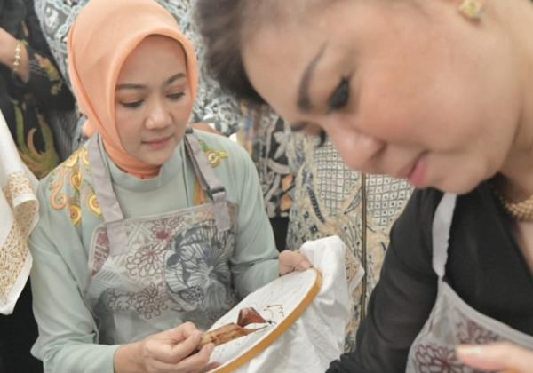 Atalia Resmikan Rumah Belajar Batik Tasikmalaya