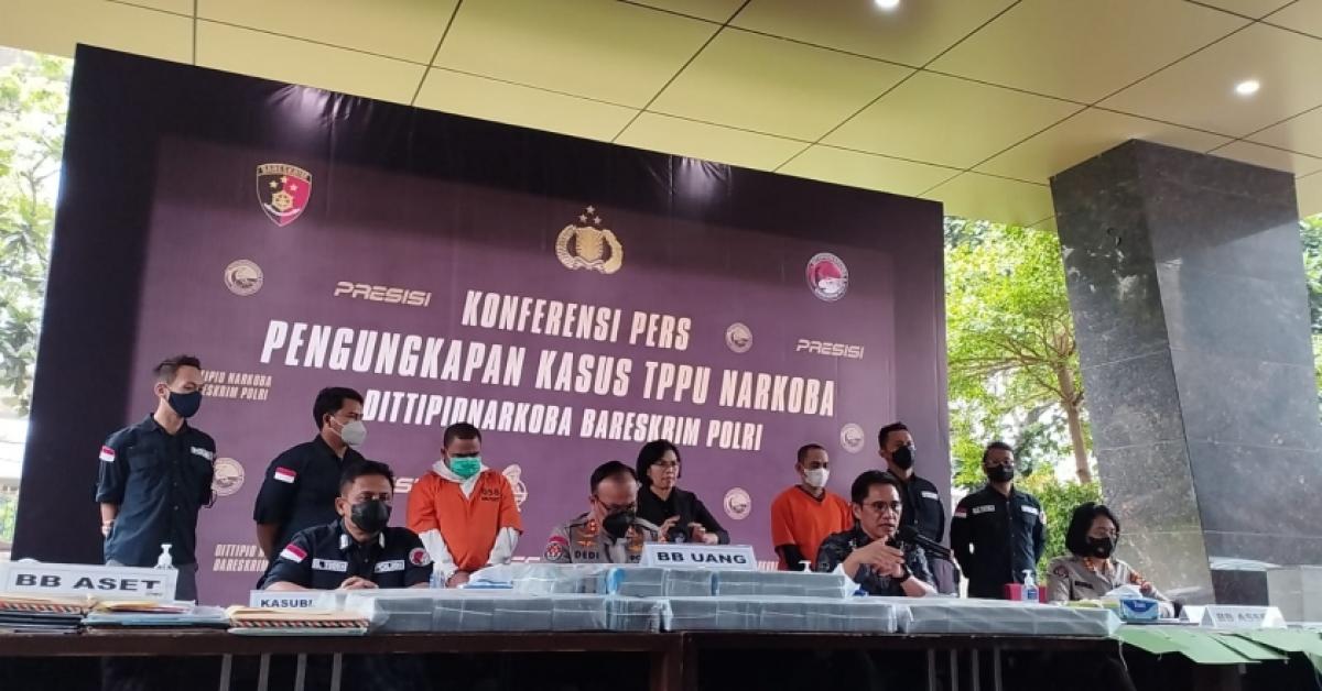 Jadi Kurir dan Pengedar, Kasat Narkoba Polres Karawang Resmi Dipecat