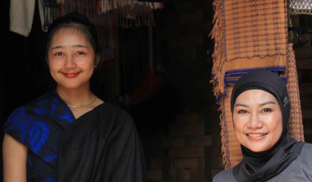 Profil Sarti Baduy: Dari Pengrajin Tenun Tradisional Menjadi Seleb TikTok dan Diberi iPhone oleh Vilmei 113504