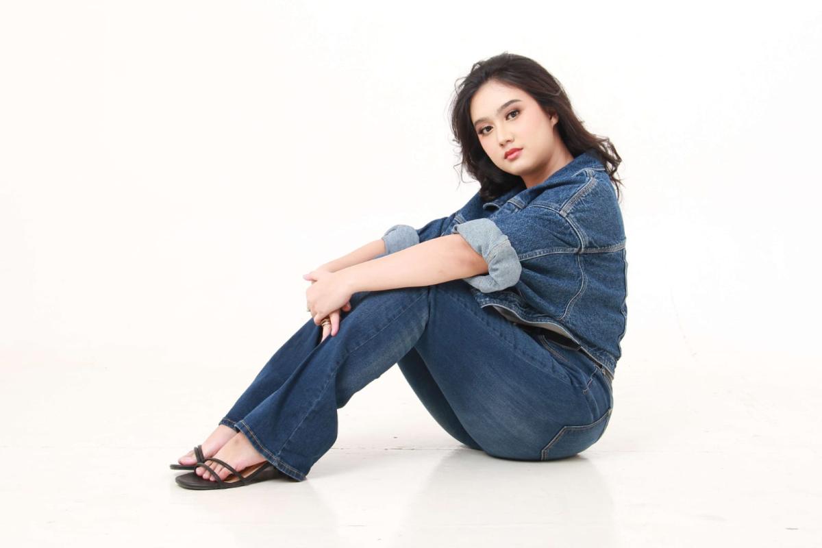 Bawakan Kisah Cinta Beda Tujuan, Alika Rilis Lagu Baru Berjudul 
