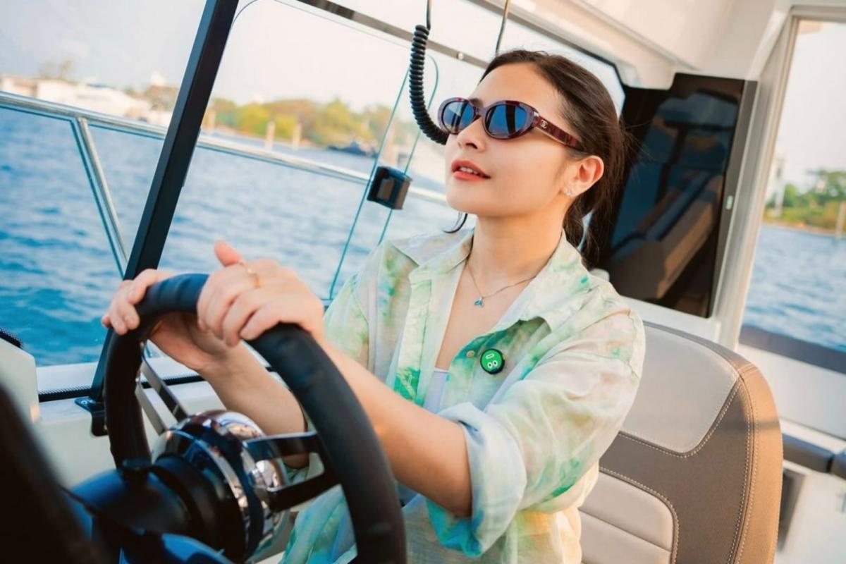 Memiliki Kapal Yacht, Prilly Latuconsina Ambil Lisensi Agar Bisa Mengemudikan Sendiri