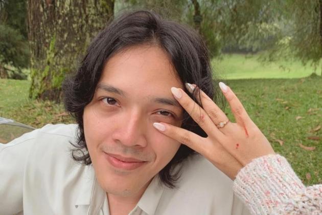 Mengenal Faishal Tanjung, Adik Sheila Dara yang Lamar Nadin Amizah Secara Romantis