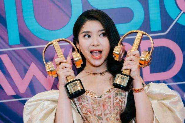 Tiara Andini Meraih Penghargaan Song of The Year di Indonesia Music Award 2024