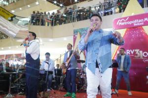 Kahitna Sukses Mengguncang Panggung Metropolitan Mall Bekasi 021258
