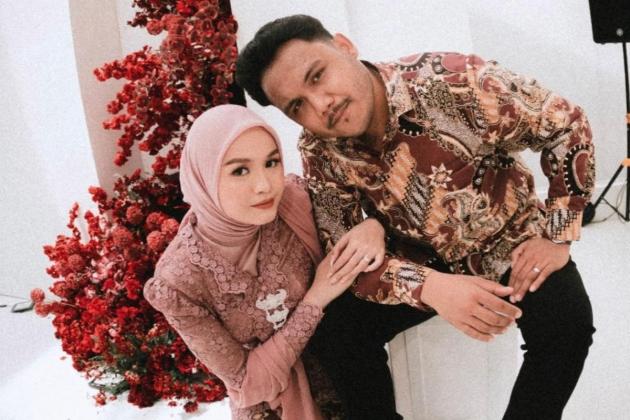 Kabar Gembira, Salma Salsabil Resmi Bertunangan Dengan Dimansyah Laitupa