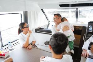 Raffi Ahmad Menikmati Salaya Yacht milik Kevin Sanjaya dan Prilly Latuconsina  082321