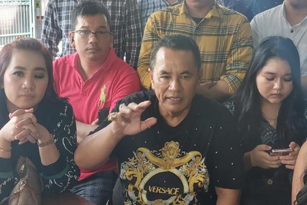 Hotman Paris Dilarikan ke RS di Singapura Pakai Jet Pribadi Usai Digigit Berang-berang