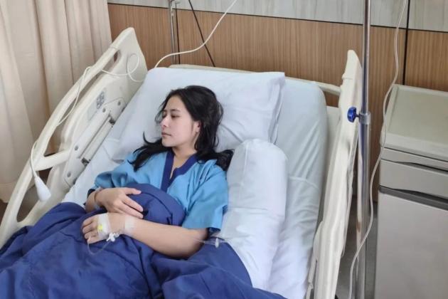 Prilly Latuconsina Dilarikan ke RS, Diduga Kelelahan Akut Usai Syuting Padat