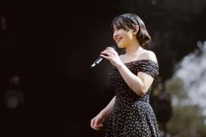 Gunakan Outfit Polkadot, Ini Penampilan Cantik Bernadya di Synchronize Fest 2025