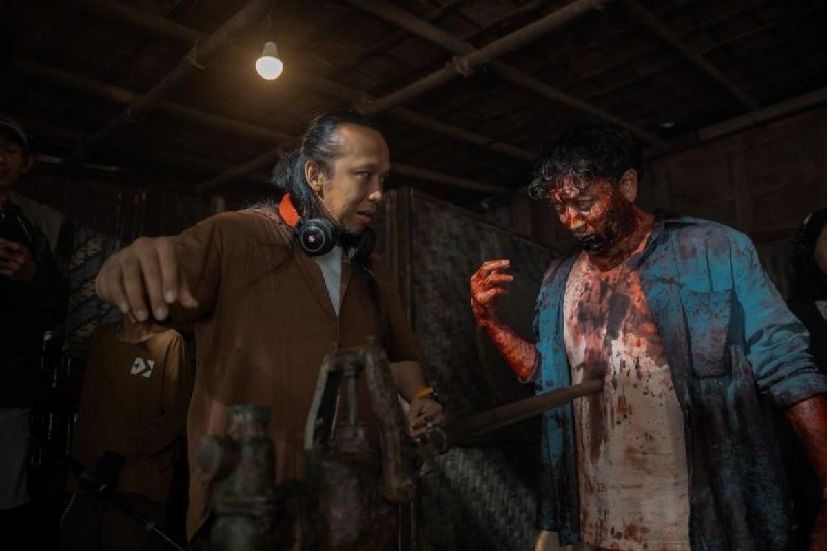 RAHASIA ZOMBIE LOKAL TERUNGKAP! Inspirasi Kantong Semar, Intip Makeup dan Koreografi Gila Film 'Abadi Nan Jaya'