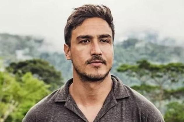Hamish Daud Turut Mendampingi Raisa saat Prosesi Pemakaman Ibunya