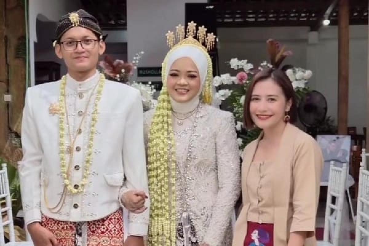 Bikin Kejutan !! Prilly Latuconsina Datangi Pernikahan Fans di Yogyakarta
