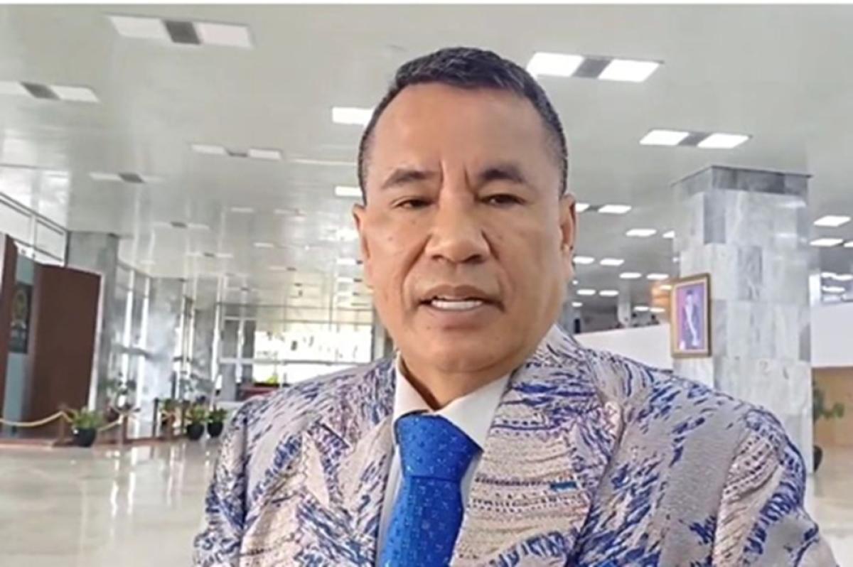 Hotman Paris Peringatkan Penyebar Hoaks Aura Kasih dan Ridwan Kamil: Awas, Penjara 4 Tahun Menanti!