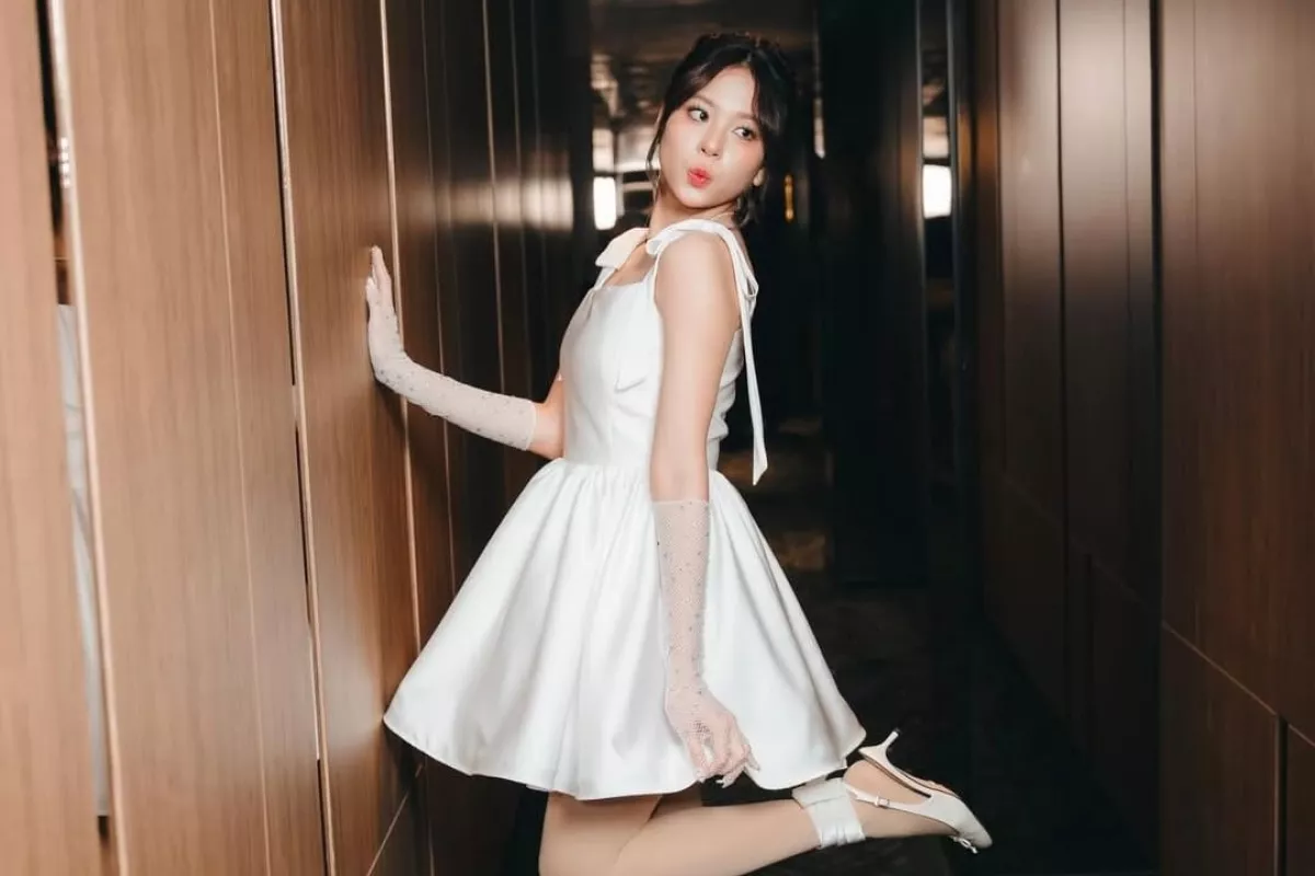 Penampilan Zee Asadel Mirip Balerina !! Gaun Putihnya Bikin Netizen Terpesona
