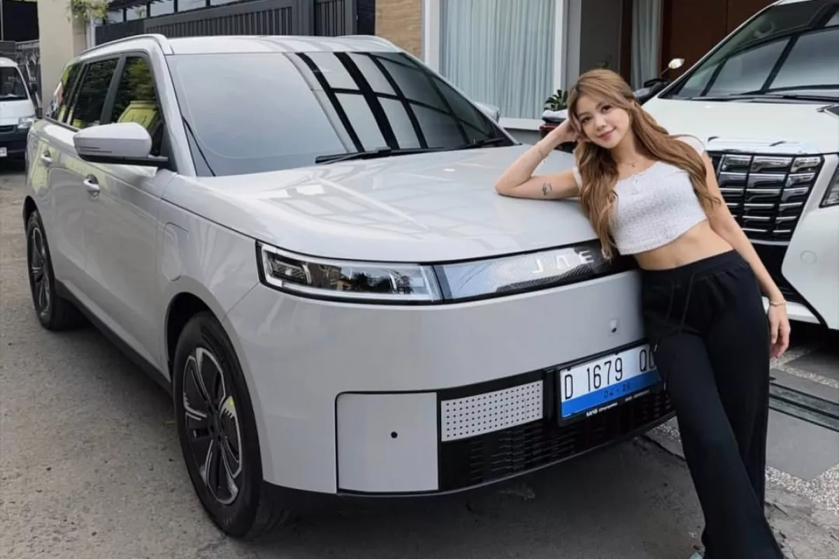 Regina Phoenix Beli Mobil Ketiga !! Kini Jajal Mobil Listrik Jaecoo J5 EV Untuk Aktivitas 