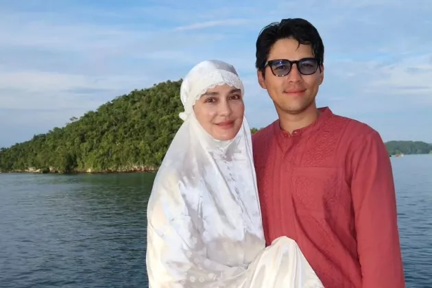 Luna Maya CS Lebaran di Atas Kapal Yacht di Perairan Raja Ampat