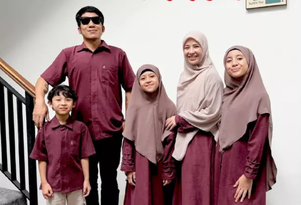 Lebaran Bareng! Desta dan Natasha Rizky Tampil Kompak dengan Busana Senada