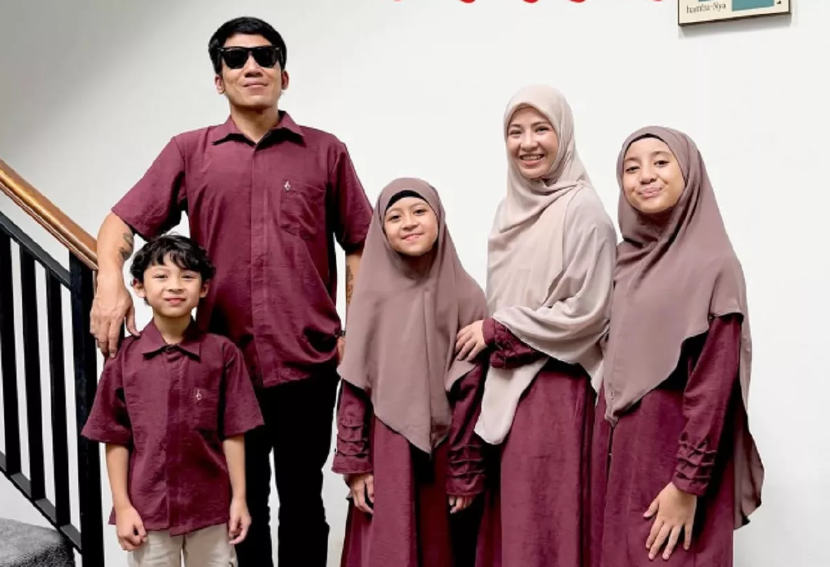 Lebaran Bareng! Desta dan Natasha Rizky Tampil Kompak dengan Busana Senada