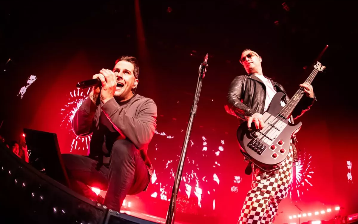 10 Lagu Avenged Sevenfold yang Harus Masuk Playlist Konser Kamu