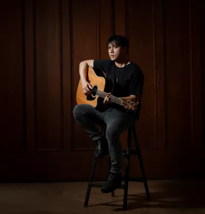 Che Cupumanik Rilis Single 'LUKA KOLEKTIF' Bersamaan dengan Buku Terbaru tentang Manusia Digital
