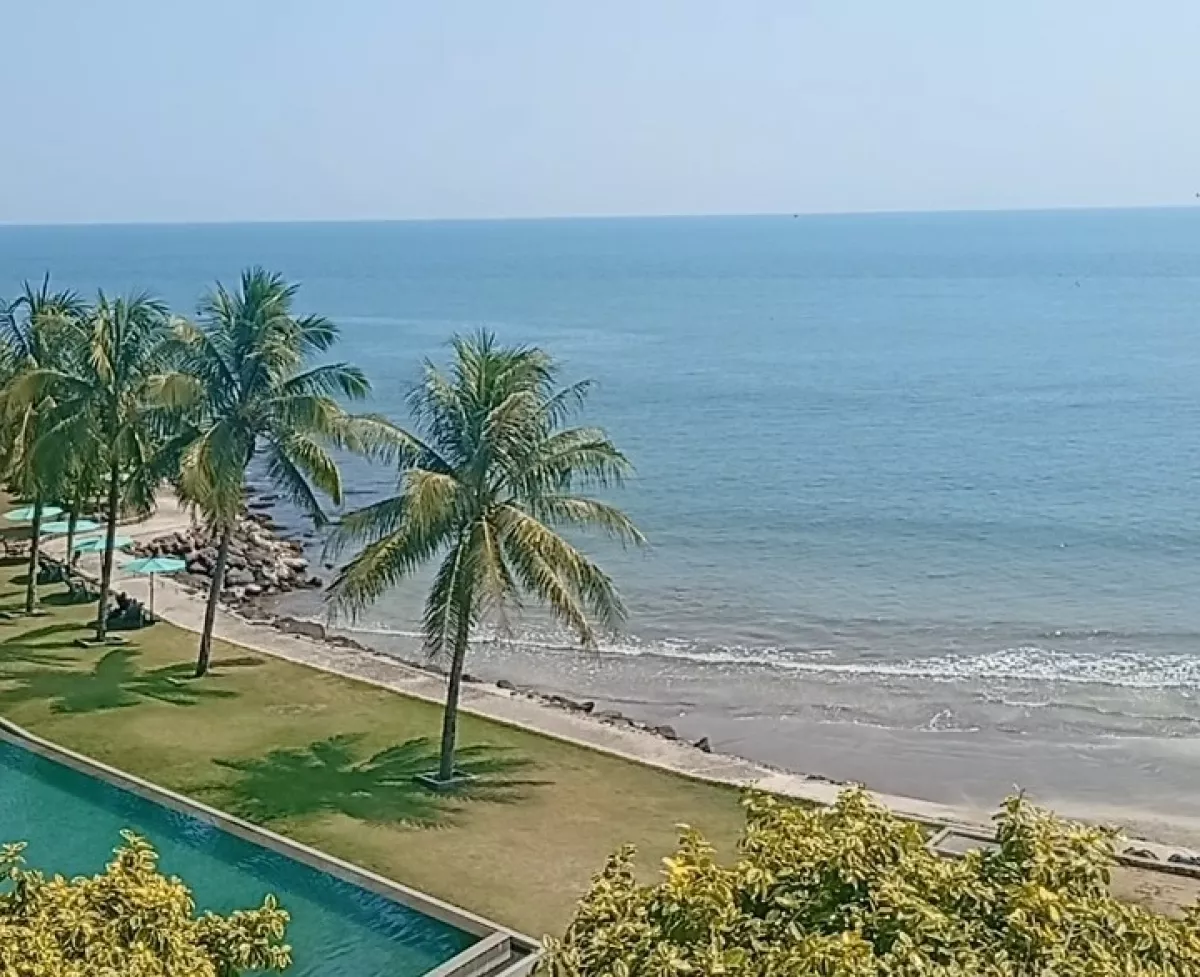Liburan Hemat Rasa Mewah! Pantai Carita Banten jadi Incaran Wisatawan tiap Akhir Pekan