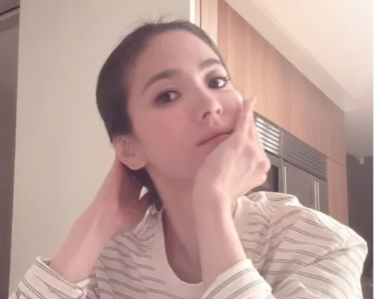 Sambut Hari Kemerdekaan, Song Hye-kyo Unggah Foto Mempesona di Media Sosial