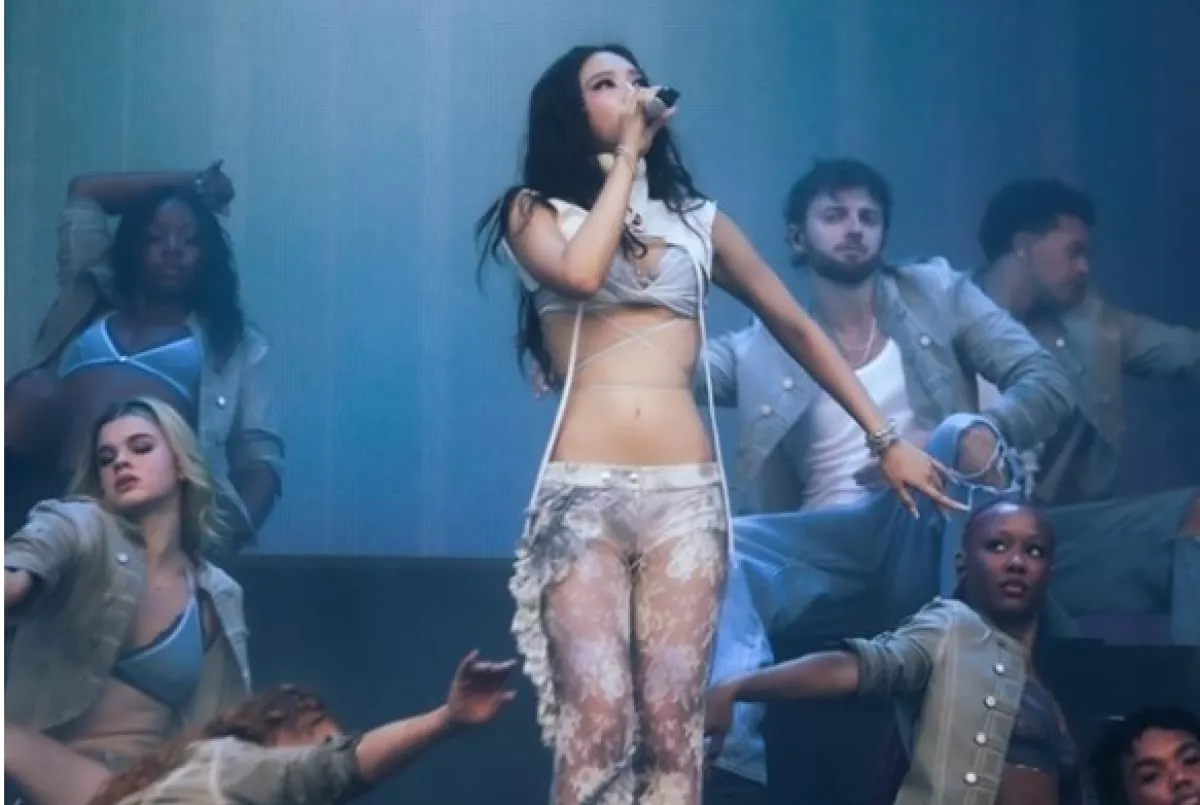 Insiden di Tokyo, Membuat Jennie Gemetar dan panik