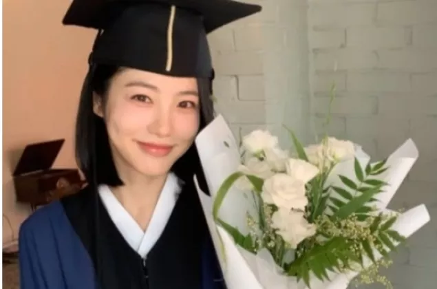 'Angkatan '16' Shin Ye-eun Tinggalkan Universitas setelah 10 Tahun