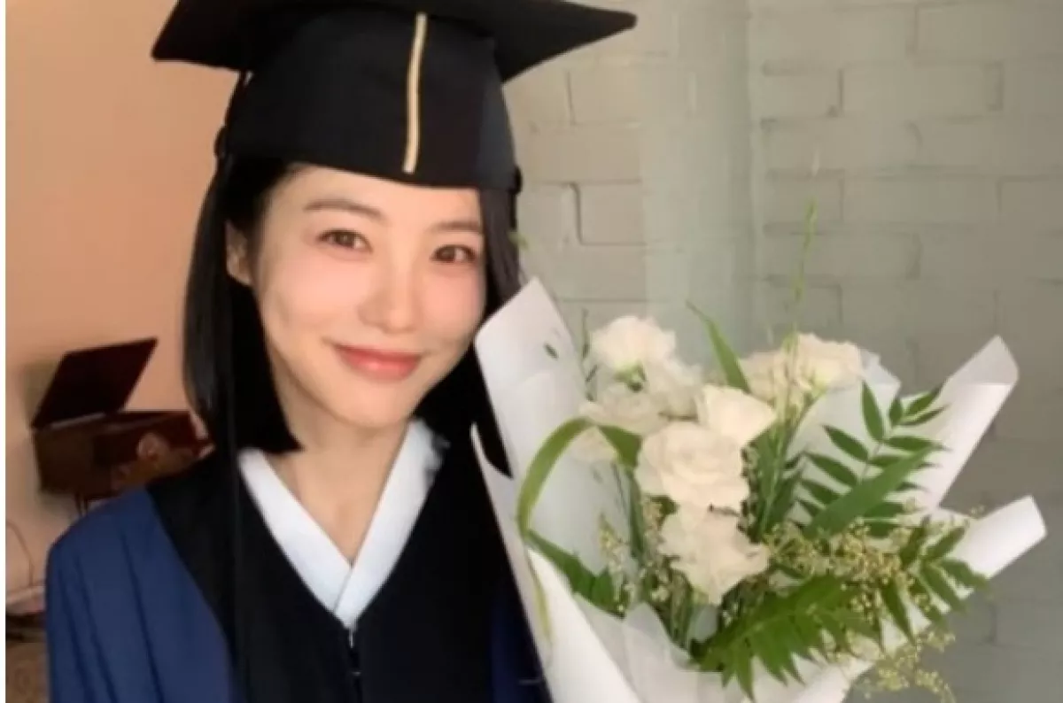 'Angkatan '16' Shin Ye-eun Tinggalkan Universitas setelah 10 Tahun