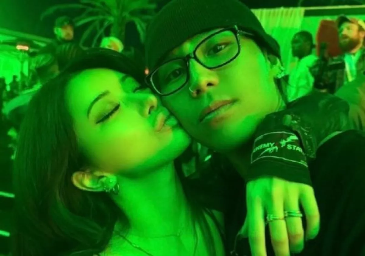 Skandal 'Penggunaan Narkoba': Sik-K dan Wowa Ungkap Ciuman Mesra 'Bad Romance' Abaikan Perbedaan Usia 10 Tahun