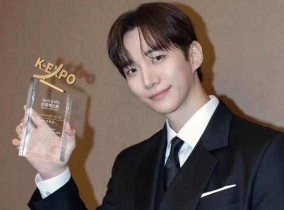 Lee Jun-ho Menerima Penghargaan Menteri Kebudayaan, Olahraga, dan Pariwisata