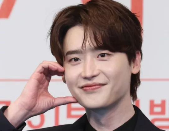 Lee Jong-suk Dipastikan TIDAK akan membintangi 'Yi-seop's Romance'