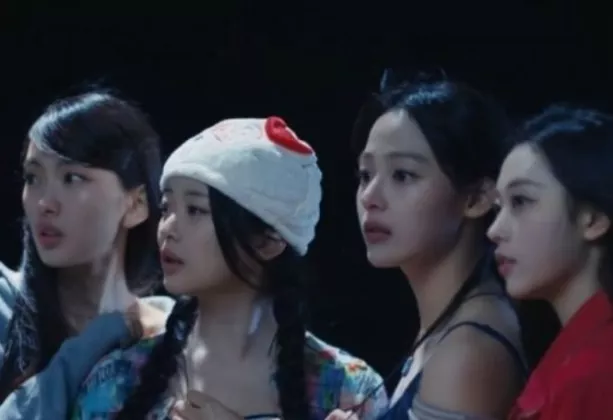 Lagu 'Super Shy' dari Newgenes Melampaui 900 Juta Putaran di Spotify