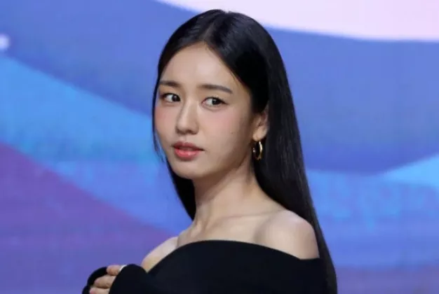 Aktris Ahn Eun-jin Menderita Bell Palsy