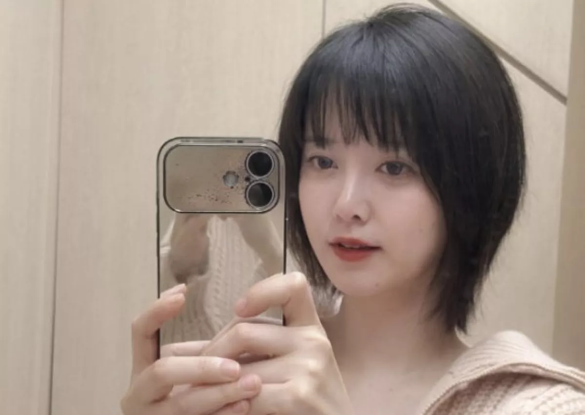 Ku Hye-sun Memotong Pendek Rambutnya dengan Pisau Cukur Alis
