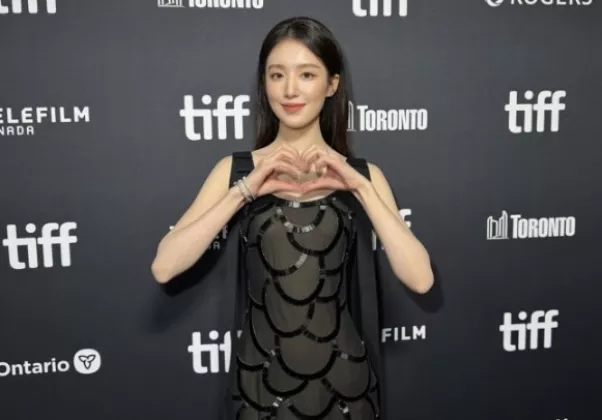 Shuhua (G)I-DLE Hadiri Festival Film Toronto ke-51 sebagai Aktris 'Aktingnya yang Otentik'