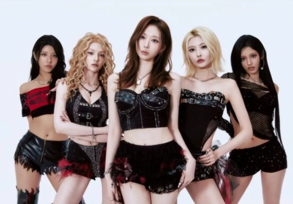 EXIN, Visual Album Penuh Pertama yang Bergantian Antara Nuansa Girl Crush dan Fiksi Ilmiah
