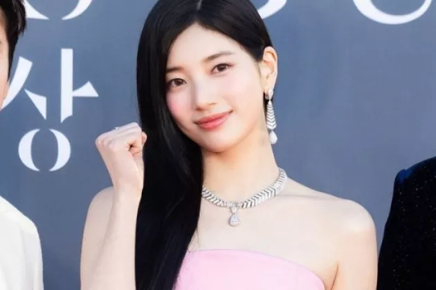 Suzy, Mempromosikan Merek Mewah di Paris, Terlihat Kelelahan