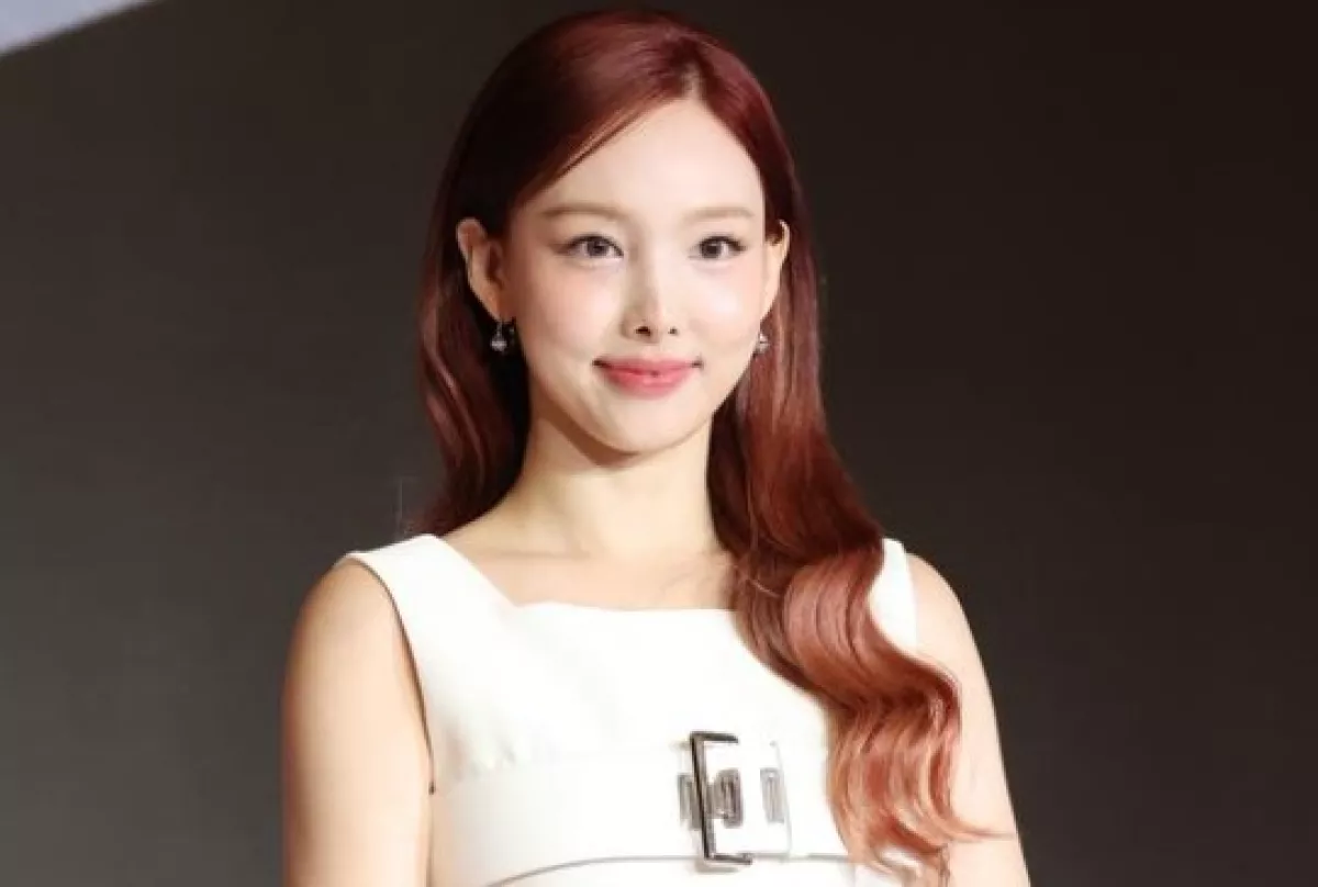 Nayeon TWICE Tampil sebagai Bintang Tamu Kejutan di Konser Charlie Puth di Korea