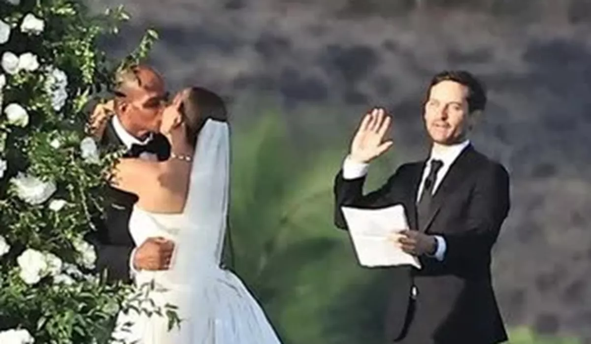 Tobey Maguire Jadi Officiant di Pernikahan Mantan Istri, Jennifer Meyer dan Geoffrey Ogunlesi
